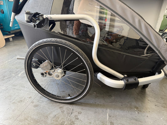 Croozer Kinderfahrradanhänger mit montiertem Deichselhalter – kompatibel ab 2020
