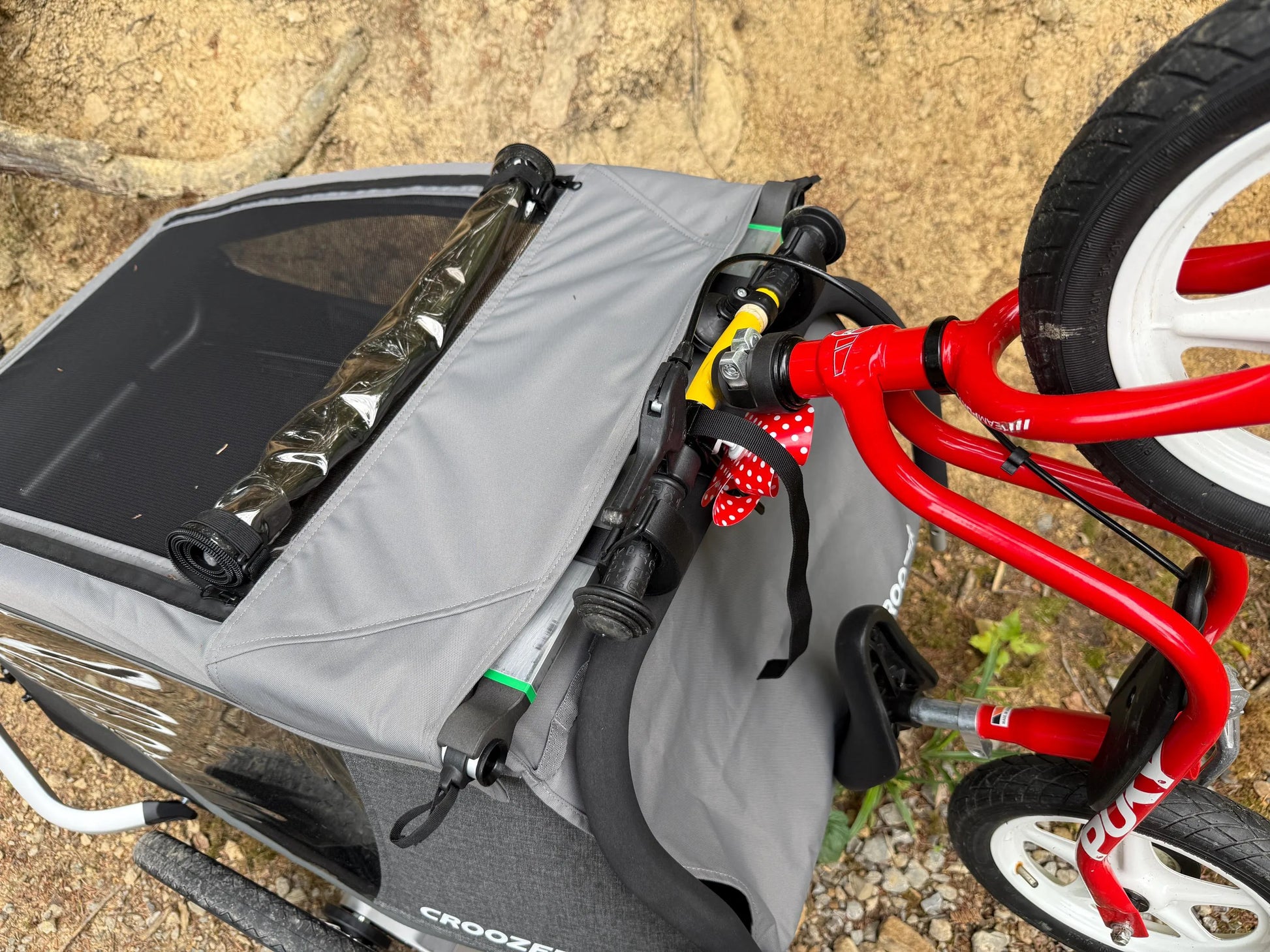 Zubehör für Croozer Keeke und Vaaya Halter für Kinderfahrrad und Laufrad in Detailansicht