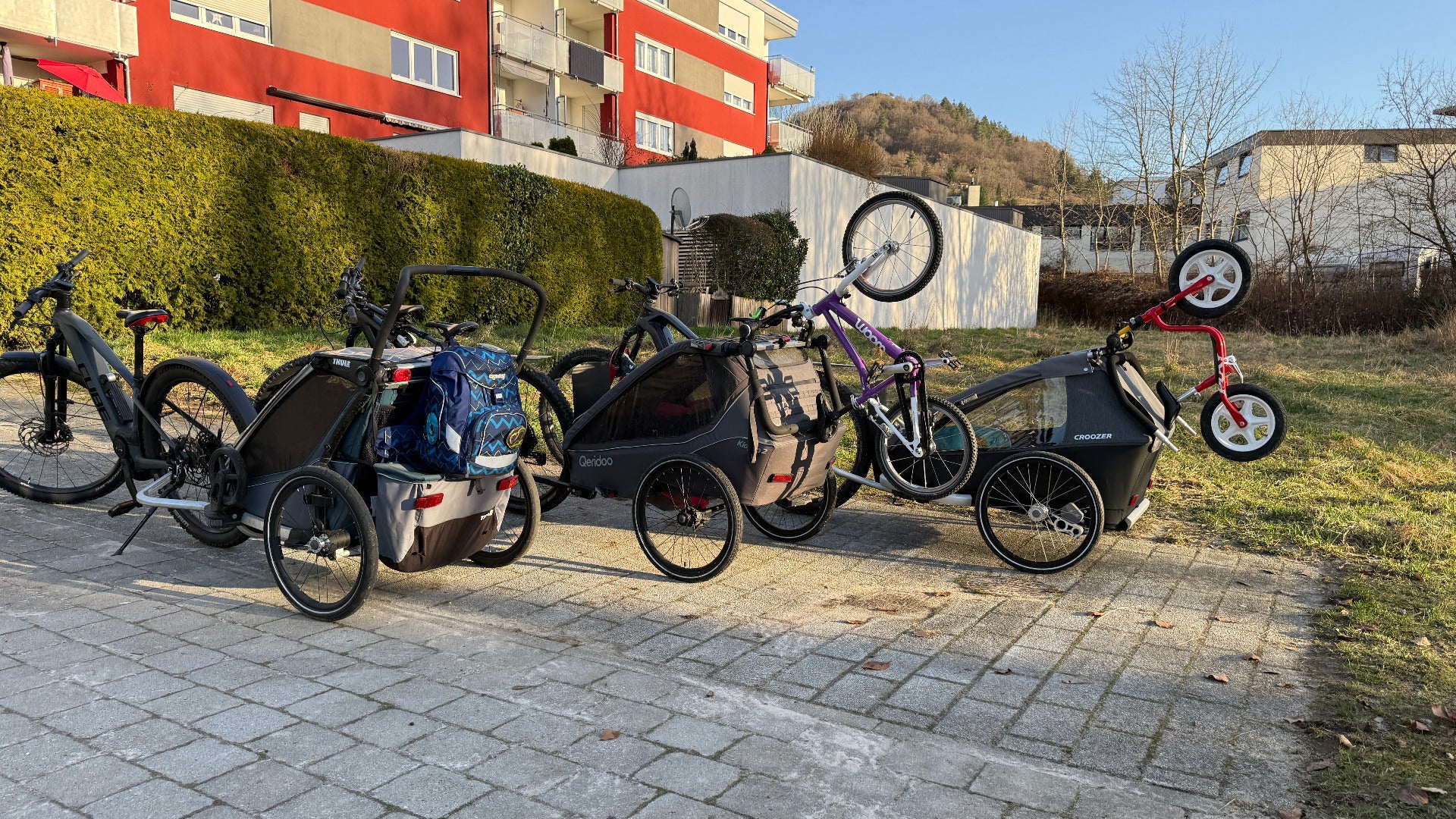 Zubehör für Fahrradanhänger von Thule, Qeridoo und Croozer für Kindertransport und Alltag