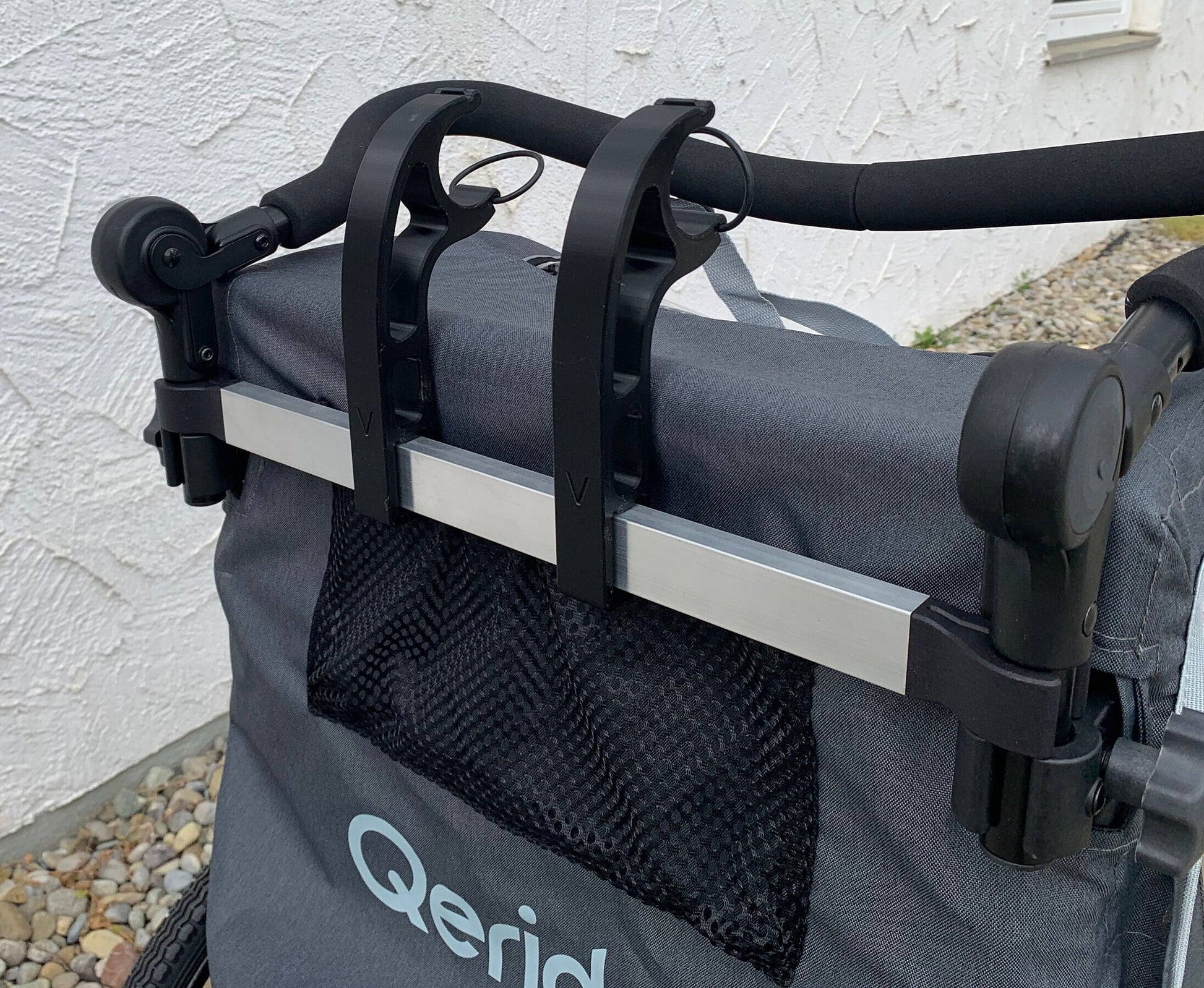 Halter für Kinderfahrrad am Qeridoo Qupa 1 und Sportrex 1 Fahrradanhänger zur sicheren Befestigung