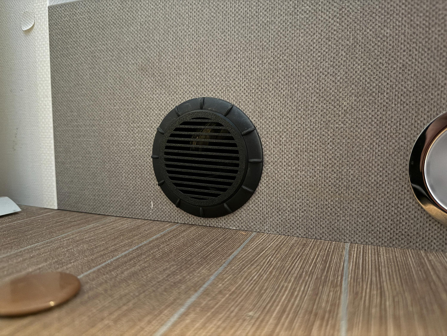 Design Einsatz mit Linienstruktur für Truma Endkappe 65mm aus PC 3D Druck